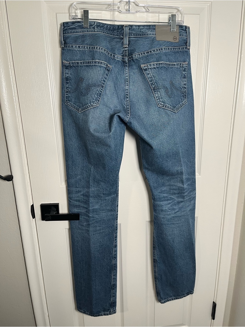 Men's AG ‘The Graduate’ tailored leg jeans. 31x32. Worn once. Paid $200. - Picture 3 of 12